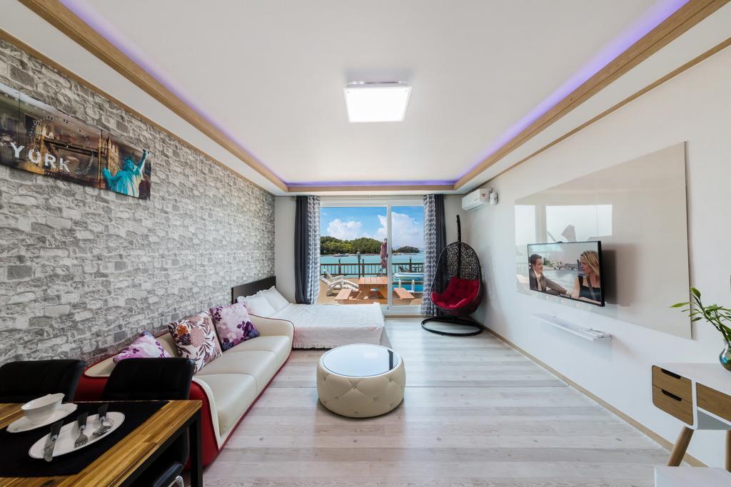 Dolsanmaru Pension Йосу Экстерьер фото