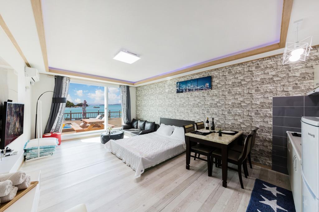 Dolsanmaru Pension Йосу Экстерьер фото