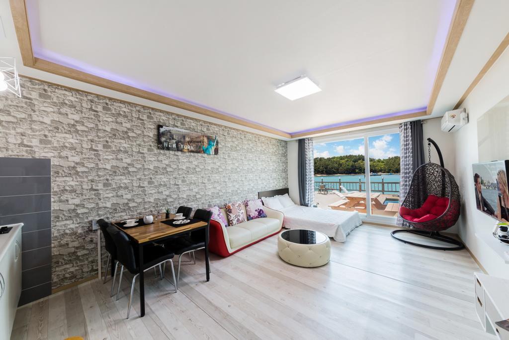 Dolsanmaru Pension Йосу Экстерьер фото