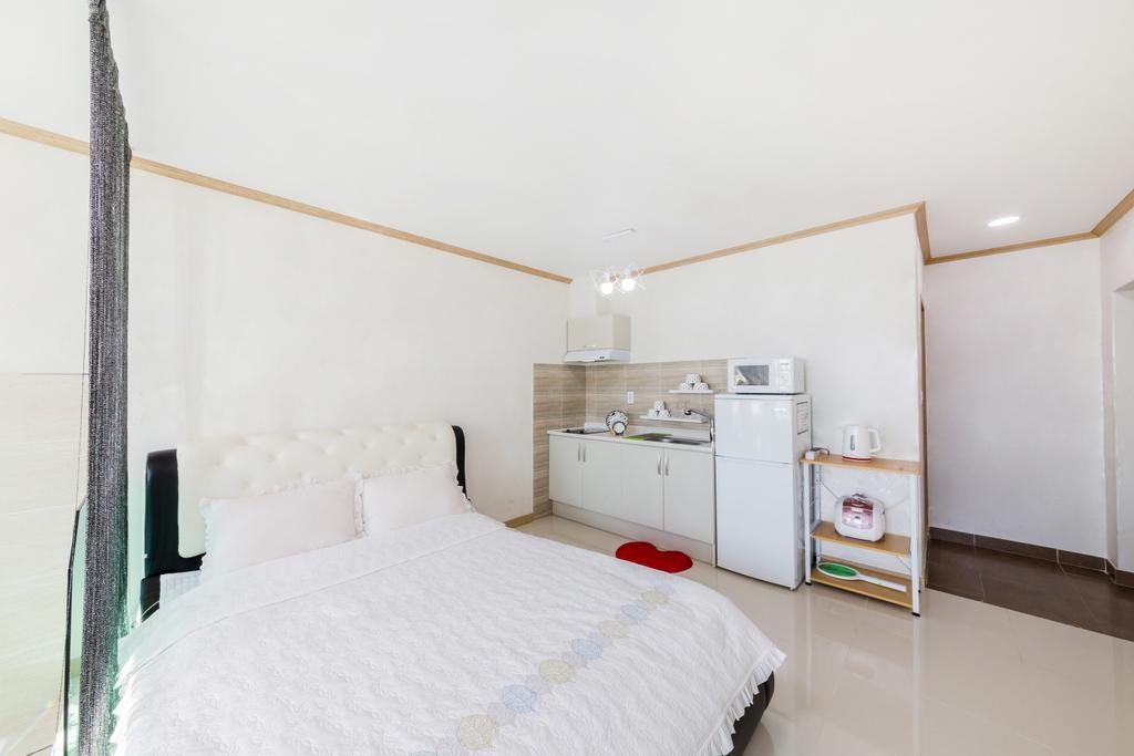 Dolsanmaru Pension Йосу Экстерьер фото