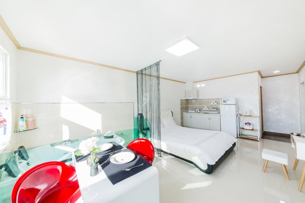 Dolsanmaru Pension Йосу Экстерьер фото